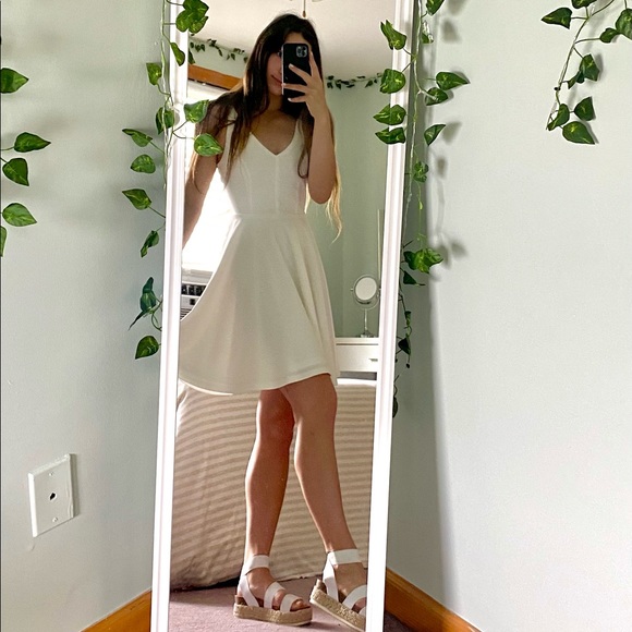Lulus Dresses & Skirts - never worn lulus size small white dress